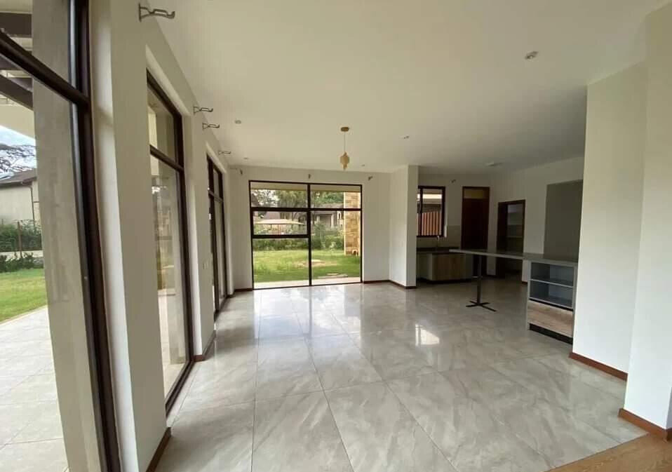 4-Ensuite Townhouse with Clubhouse & Pool – Karen