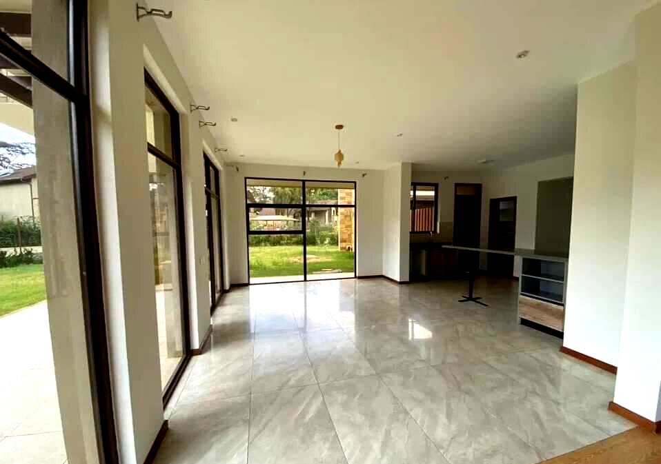 4-Ensuite Townhouse with Clubhouse & Pool – Karen