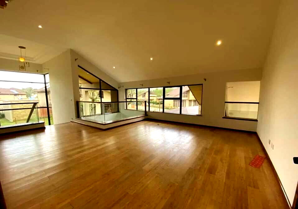 4-Ensuite Townhouse with Clubhouse & Pool – Karen