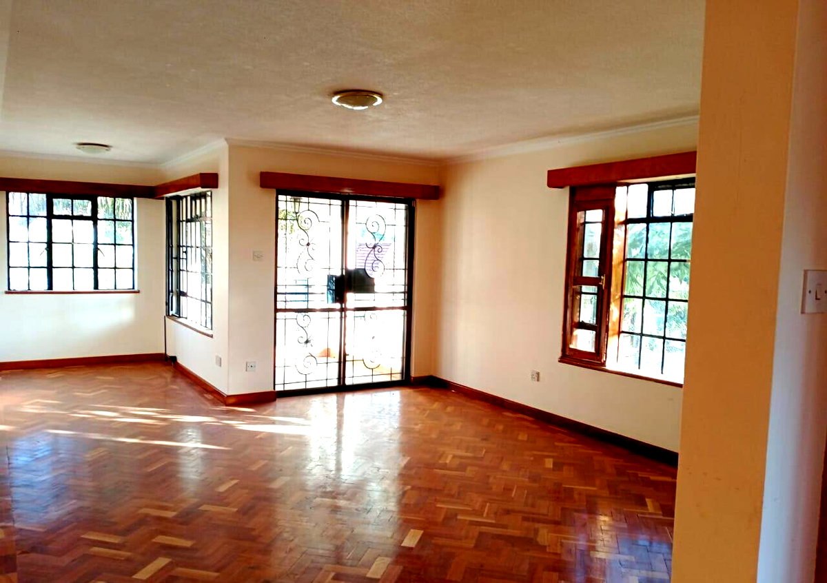 13-Unit Gated Townhouse with Sunken Living & Guest Ensuite - Spring Valley
