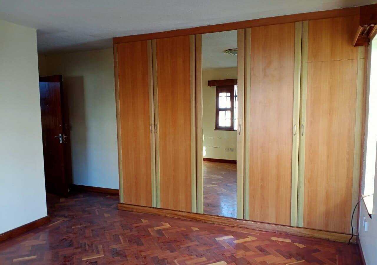 13-Unit Gated Townhouse with Sunken Living & Guest Ensuite - Spring Valley