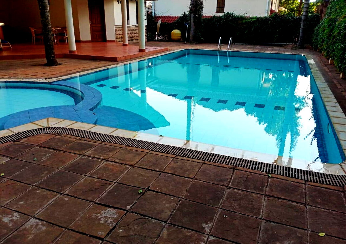 13-Unit Gated Townhouse with Sunken Living & Guest Ensuite - Spring Valley
