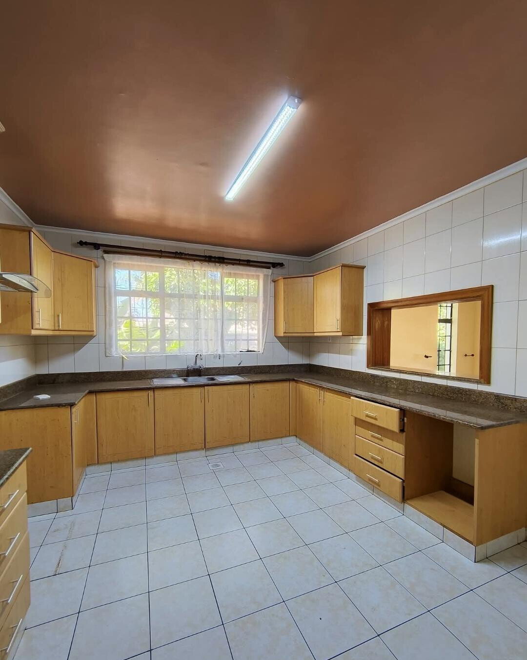 4-Ensuite Townhouse with Private Garden & DSQ - Lavington