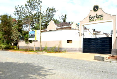 5BR Townhouse with DSQ & Generator - Bamboo Villas, Kamakis