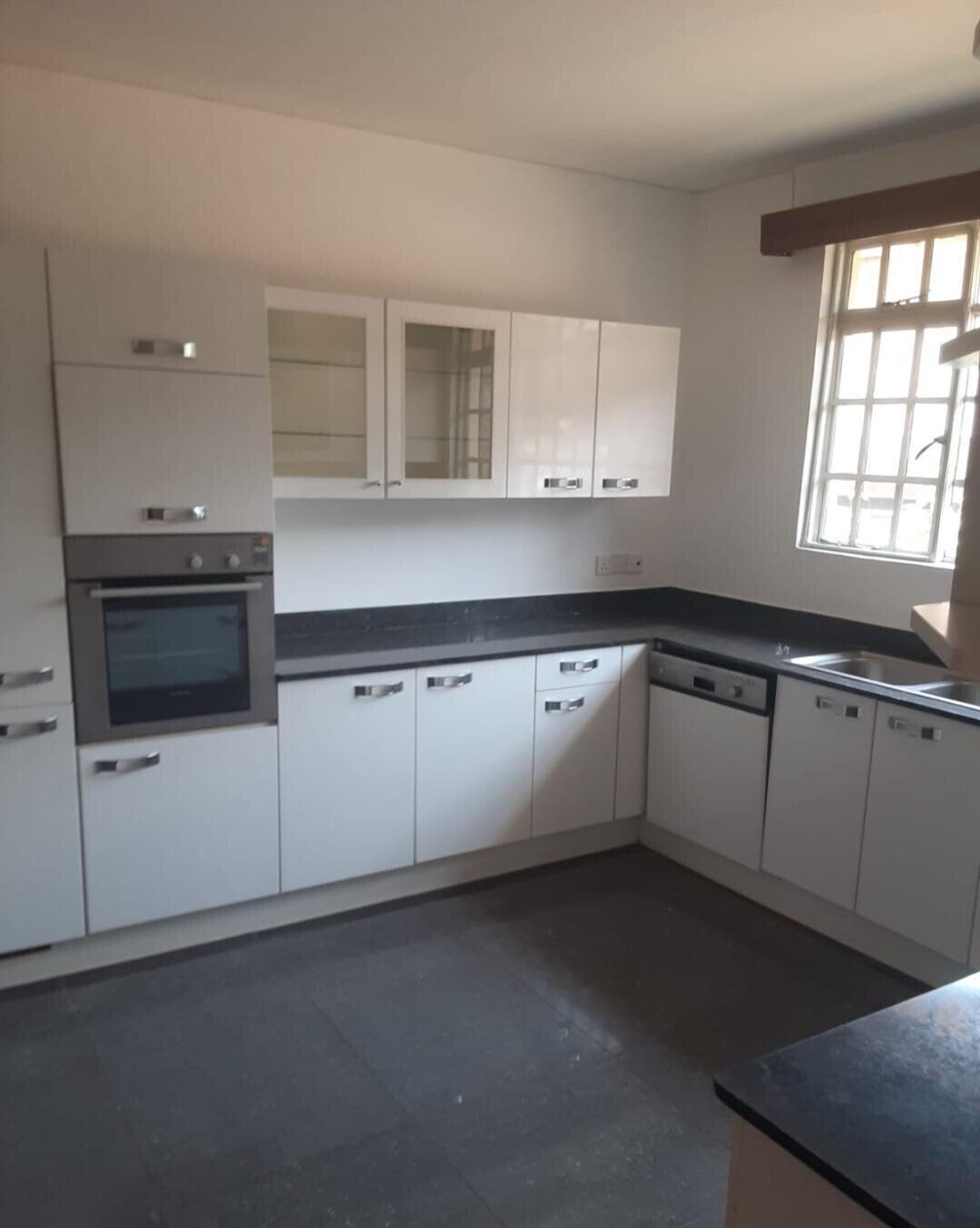 4BR All-Ensuite Townhouse on Half-Acre with DSQ – Rosslyn, Nairobi