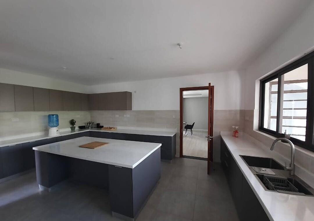5-Ensuite Townhouse in Gated Community with Pool & Gym – Karen