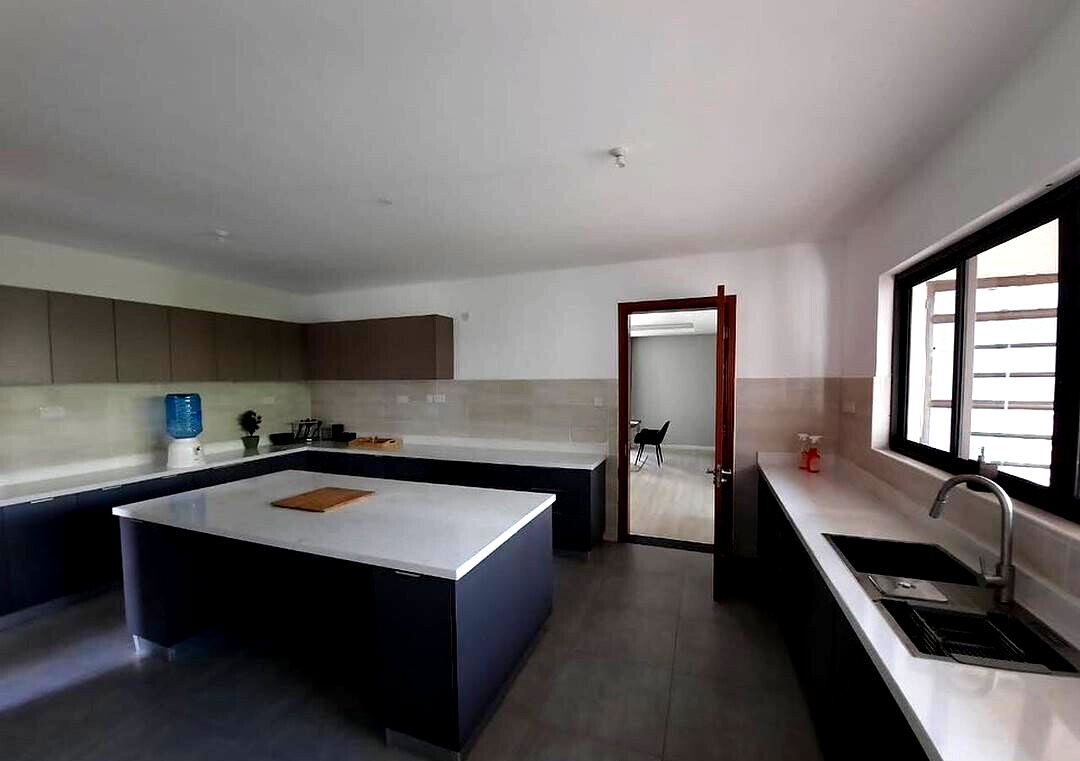 5-Ensuite Townhouse in Gated Community with Pool & Gym – Karen