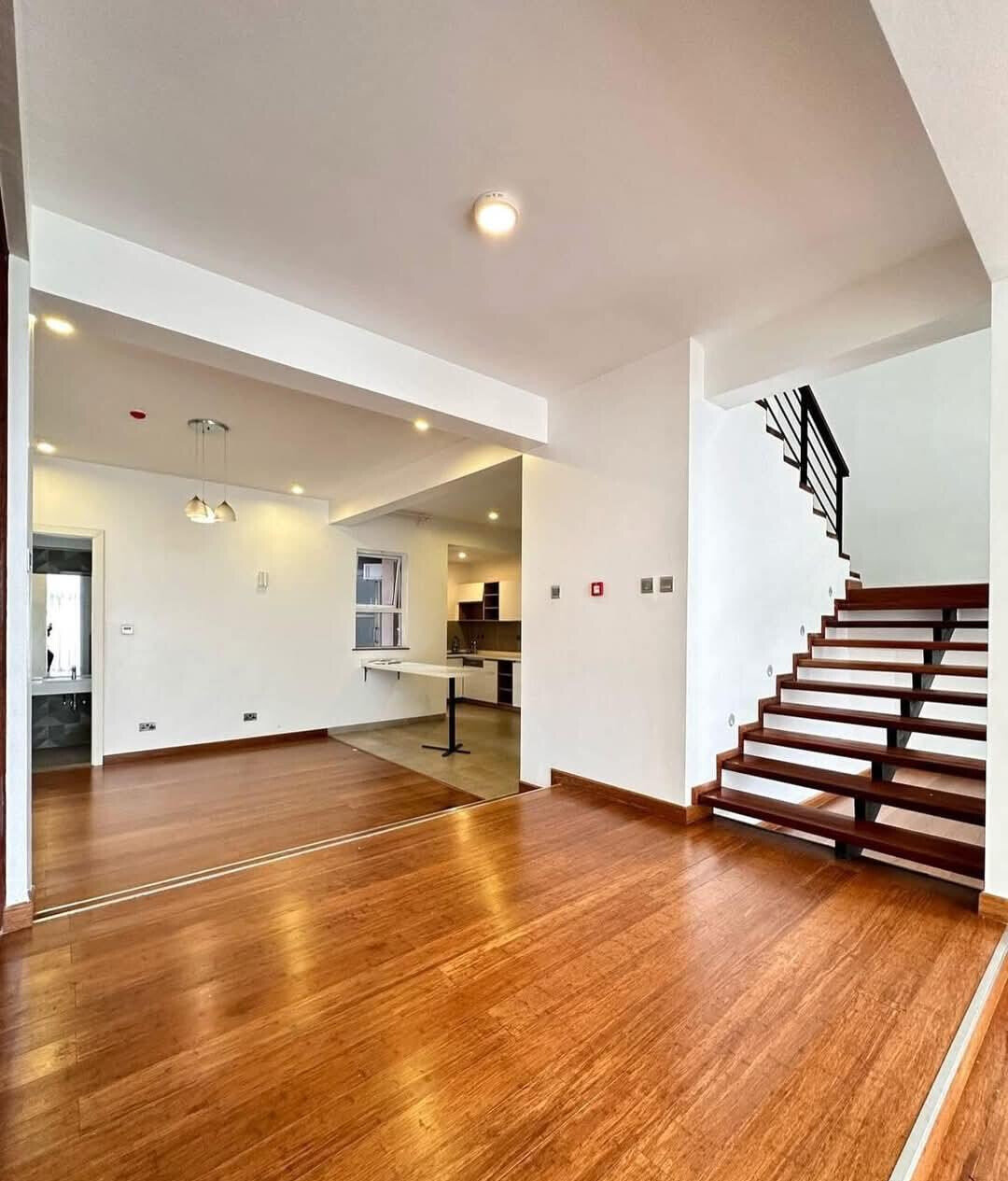 4-Ensuite Townhouse with Fireplace & Study - Lavington