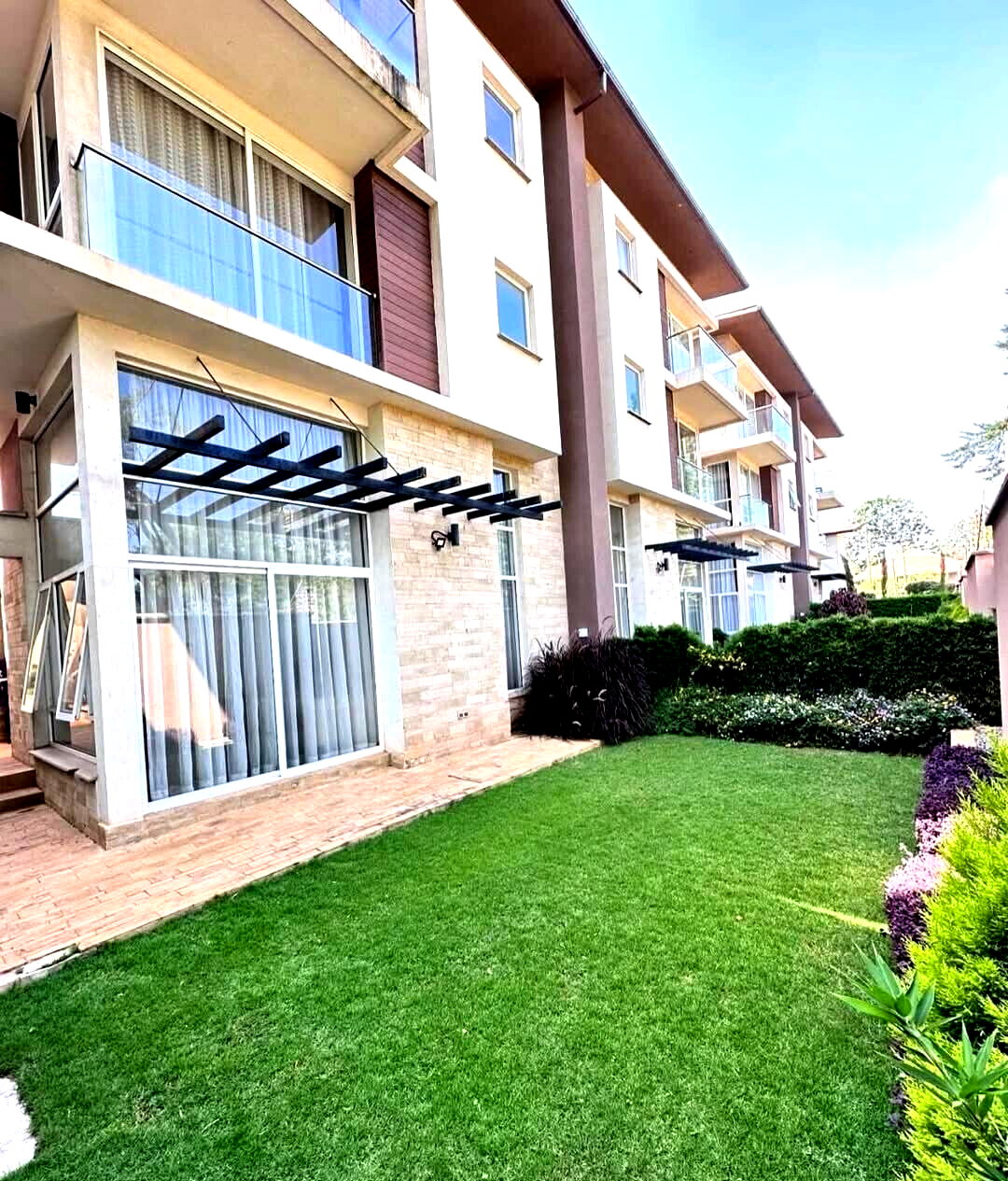 4-Ensuite Townhouse with Fireplace & Study - Lavington