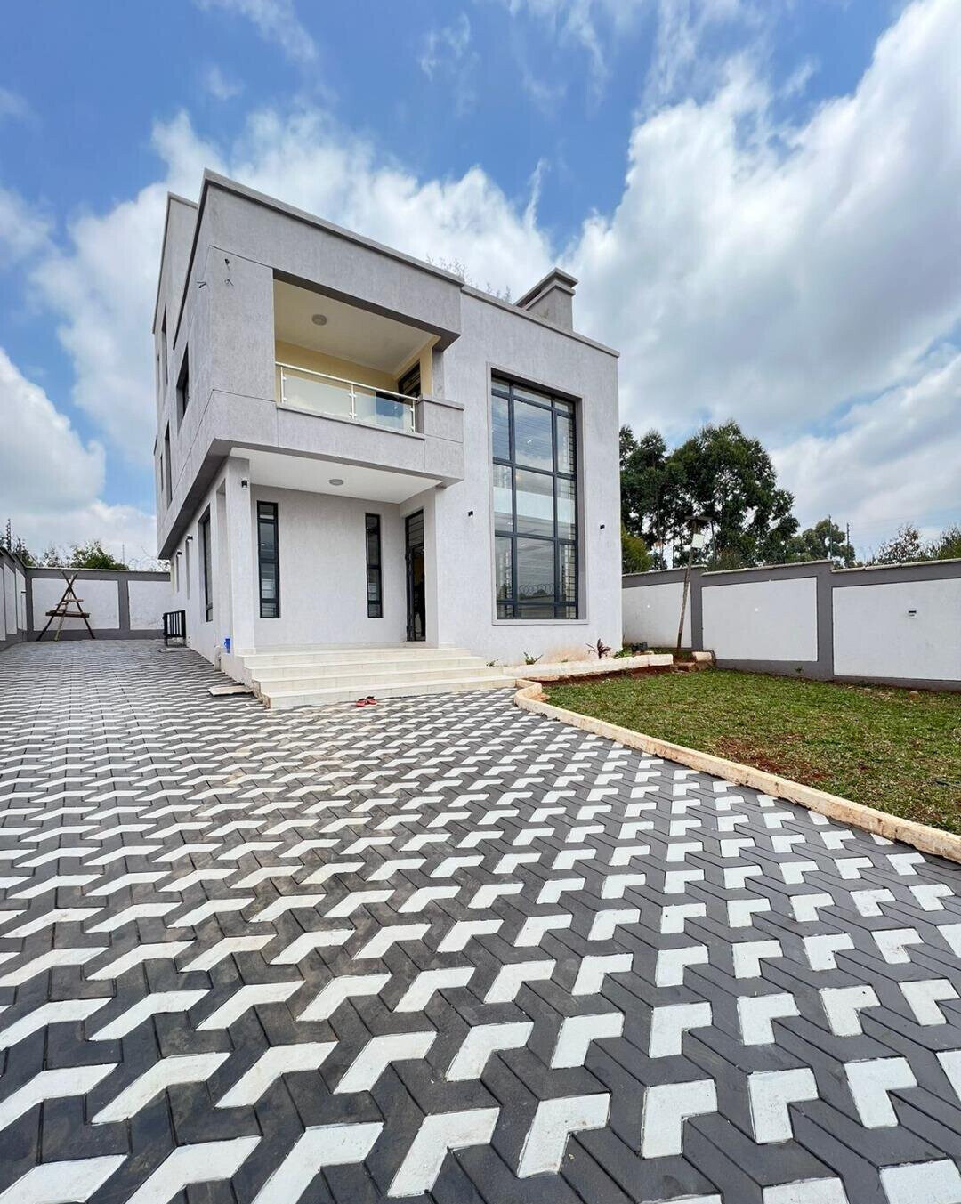 4BR All-Ensuite Villa with DSQ & Roof Terrace - Kamakis