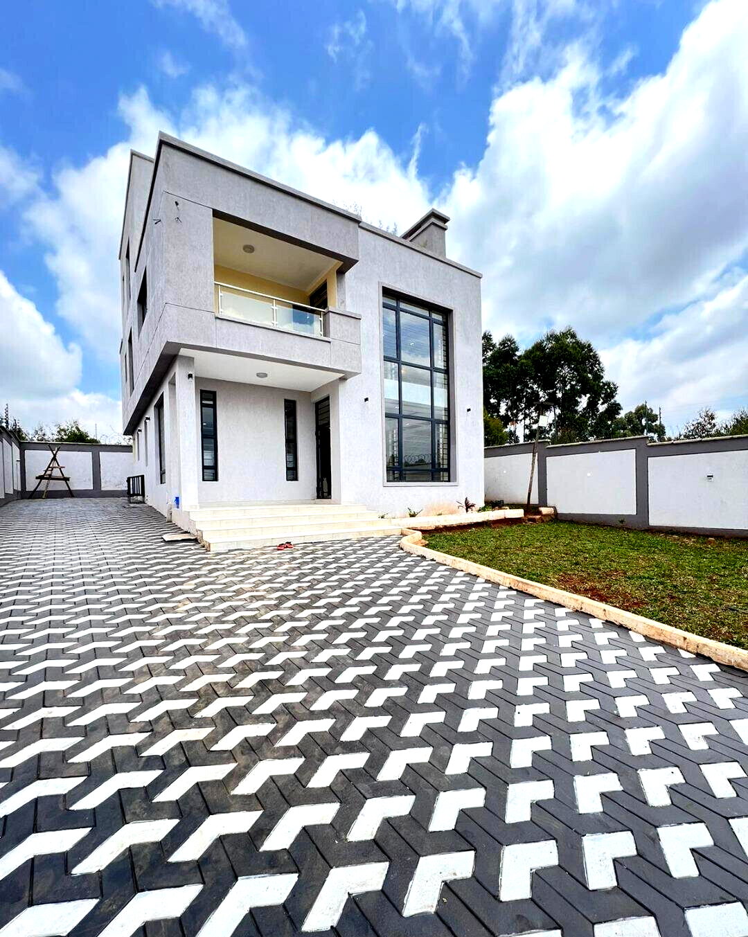 4BR All-Ensuite Villa with DSQ & Roof Terrace - Kamakis