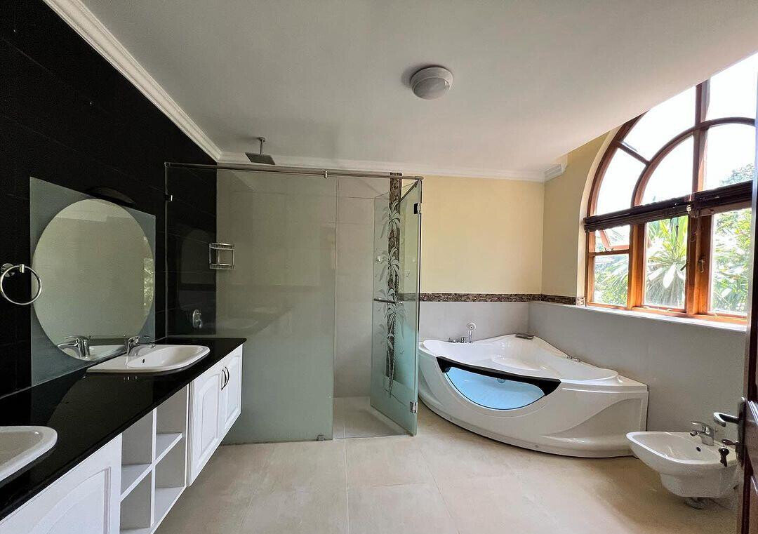 5-Bed Townhouse with Pool on Half-Acre – Karen