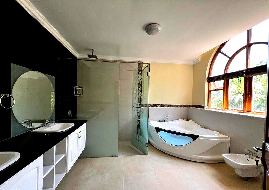 5-Bed Townhouse with Pool on Half-Acre – Karen