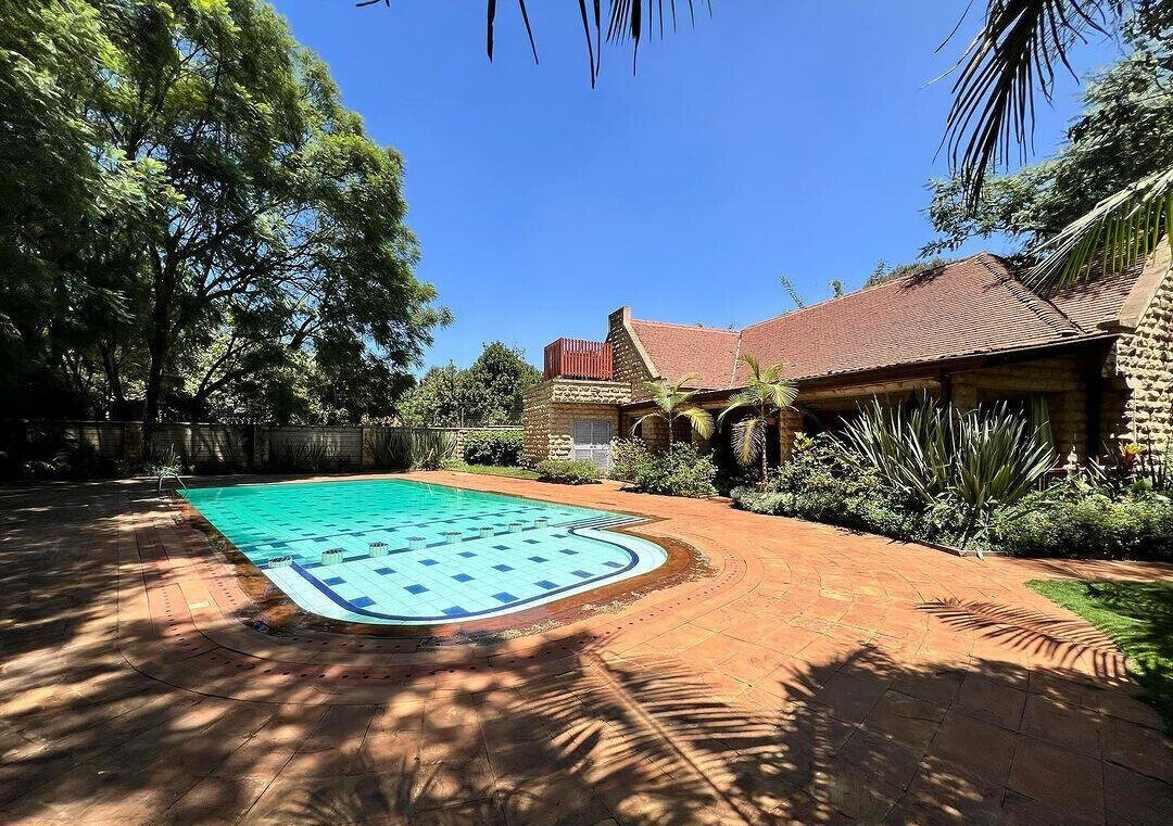 5-Bed Townhouse with Pool on Half-Acre – Karen