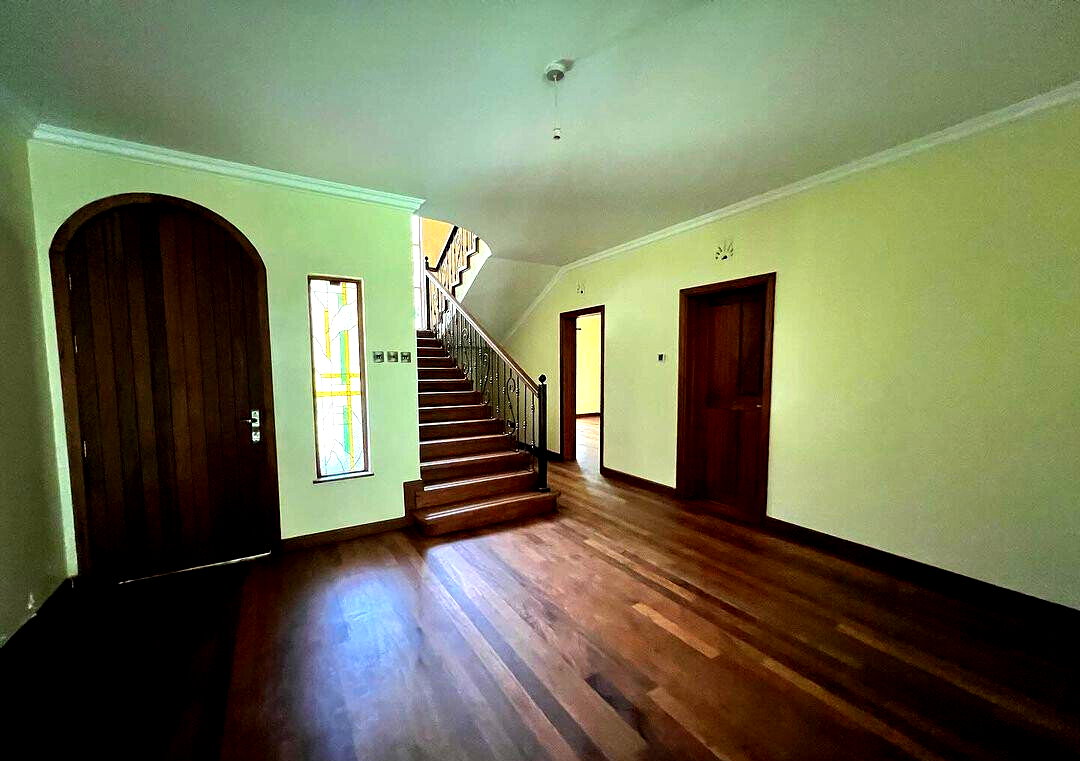 5-Bed Townhouse with Pool on Half-Acre – Karen