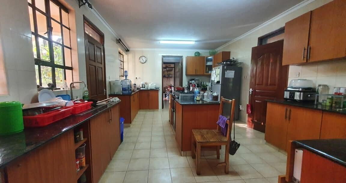 5-Bedroom All-Ensuite Townhouse with DSQ & Gazebo - Old Runda