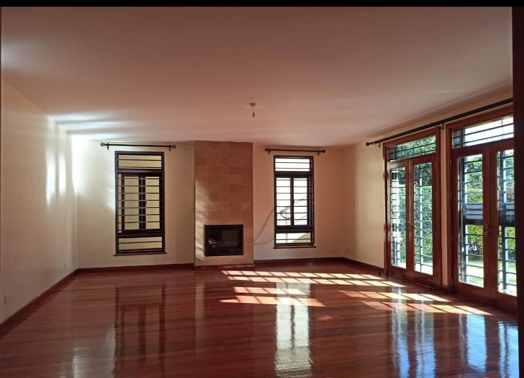 5-Ensuite Townhouse with Gourmet Kitchen & Study - Lavington