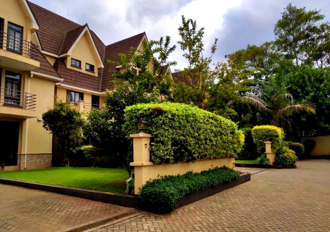 5-Ensuite Townhouse with Gourmet Kitchen & Study - Lavington