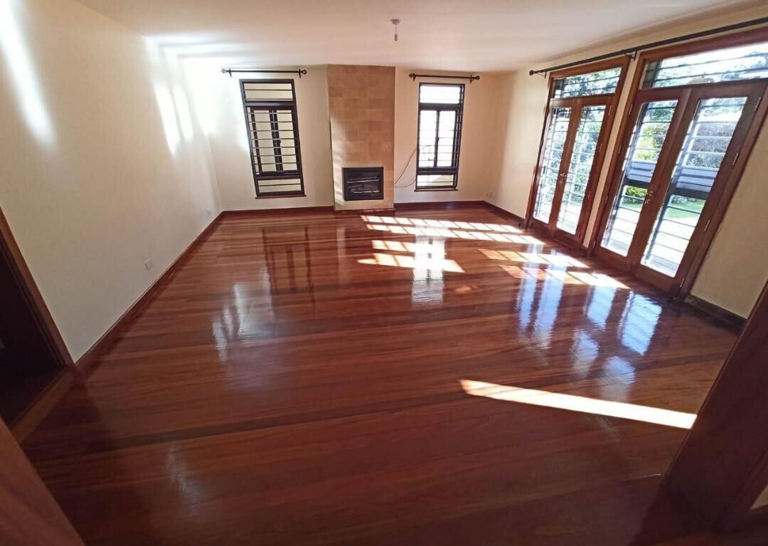 5-Ensuite Townhouse with Gourmet Kitchen & Study - Lavington