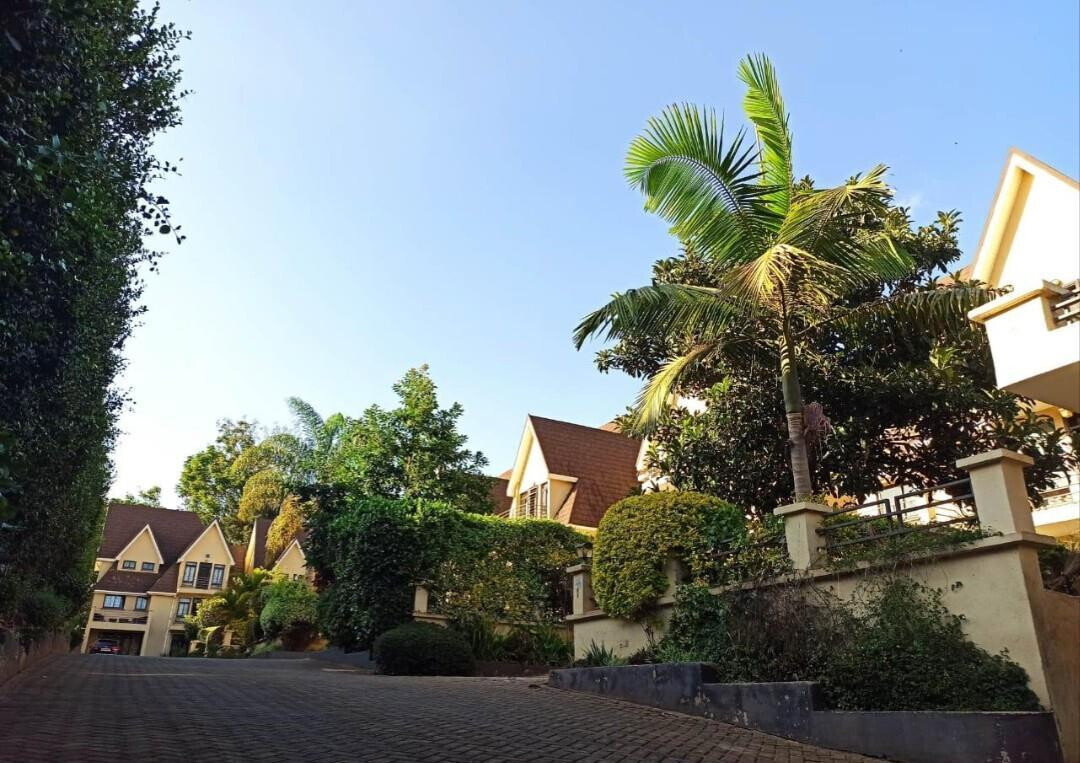 5-Ensuite Townhouse with Gourmet Kitchen & Study - Lavington