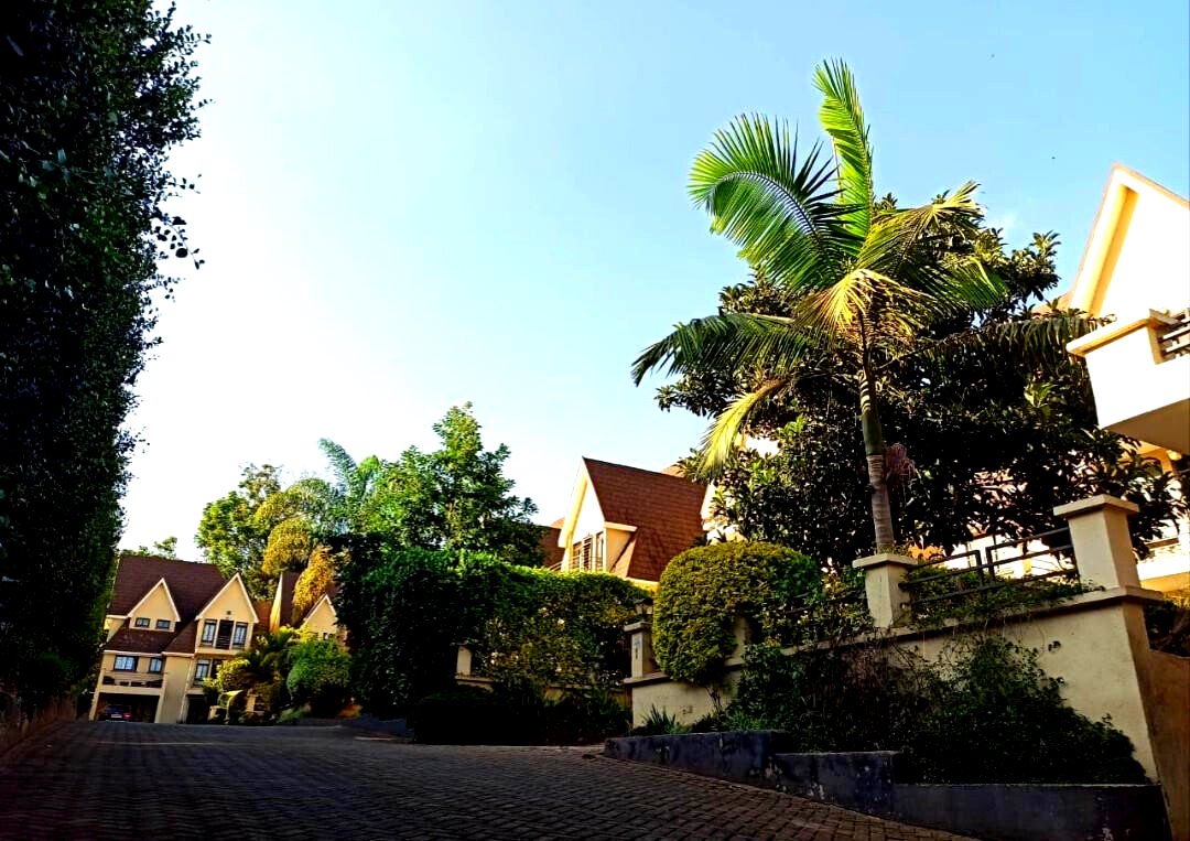 5-Ensuite Townhouse with Gourmet Kitchen & Study - Lavington