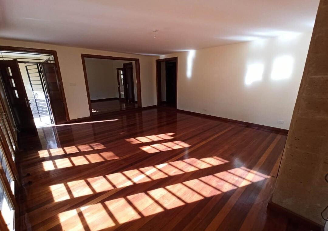 5-Ensuite Townhouse with Gourmet Kitchen & Study - Lavington