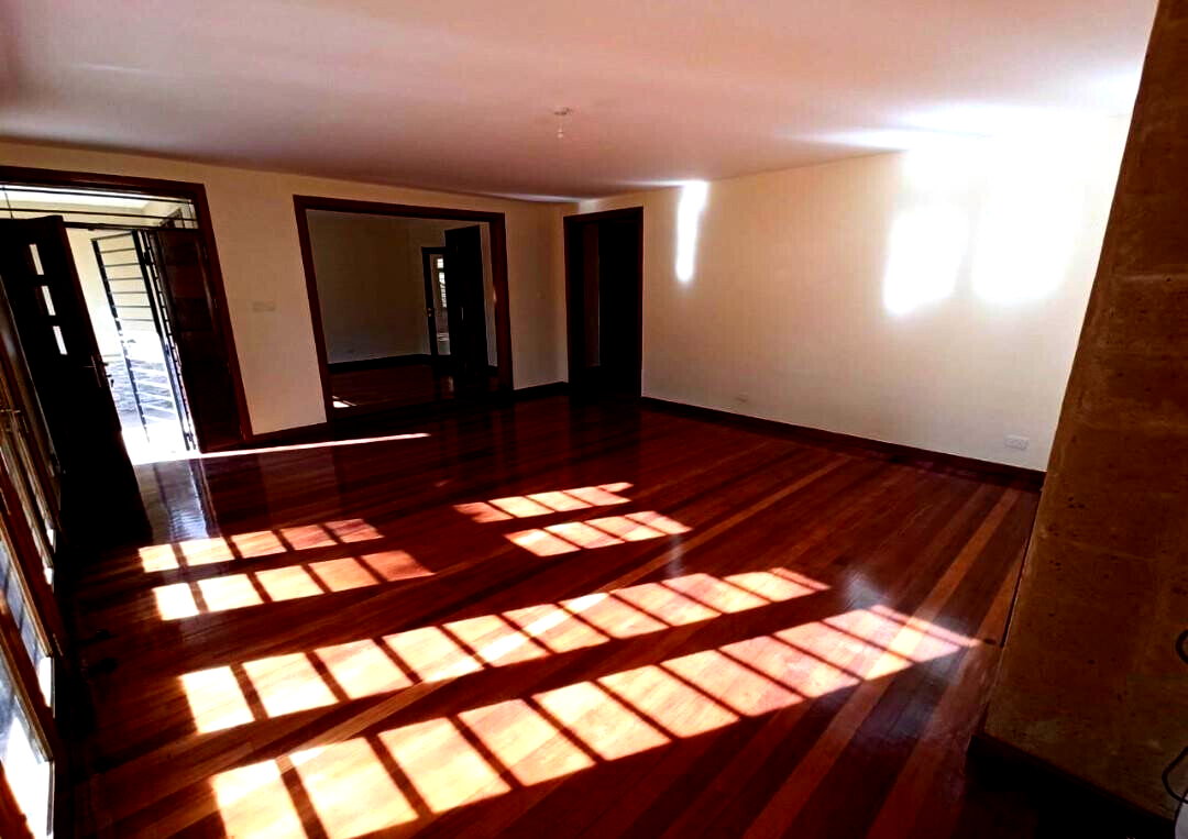 5-Ensuite Townhouse with Gourmet Kitchen & Study - Lavington