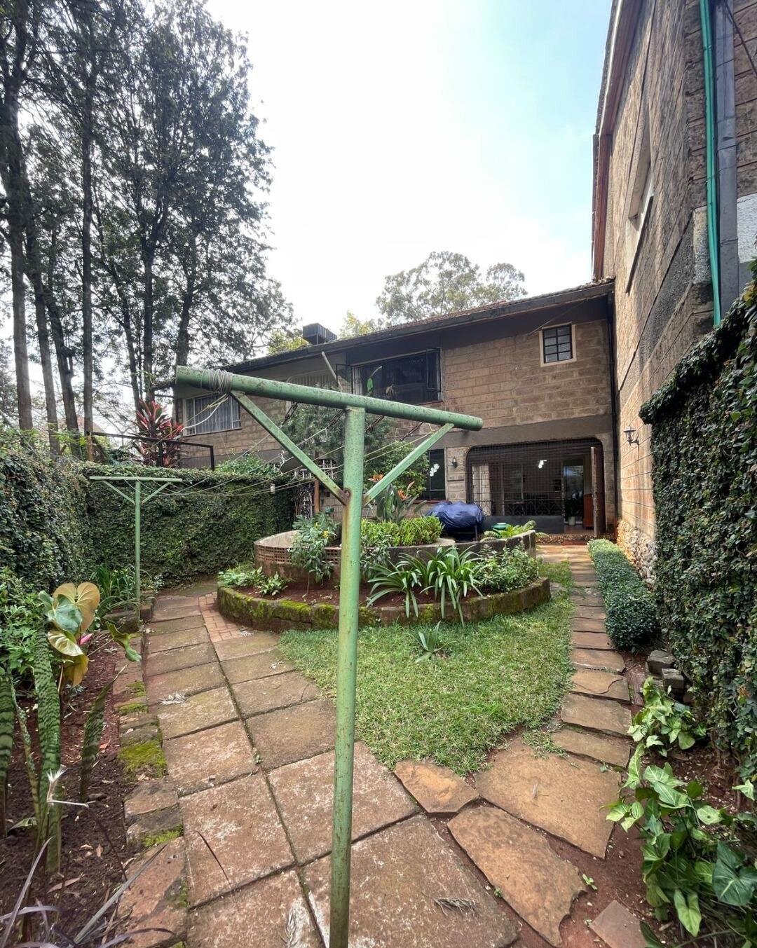 4BR Townhouse with DSQ & Two TV Rooms - Kilimani