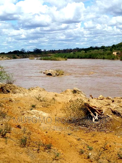 3acres Touching Athi River. - Image 1