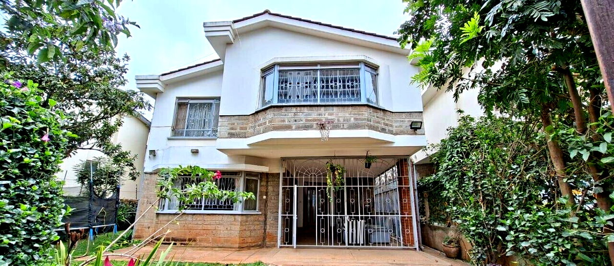 4BR Townhouse with Private Garden & DSQ - Westlands