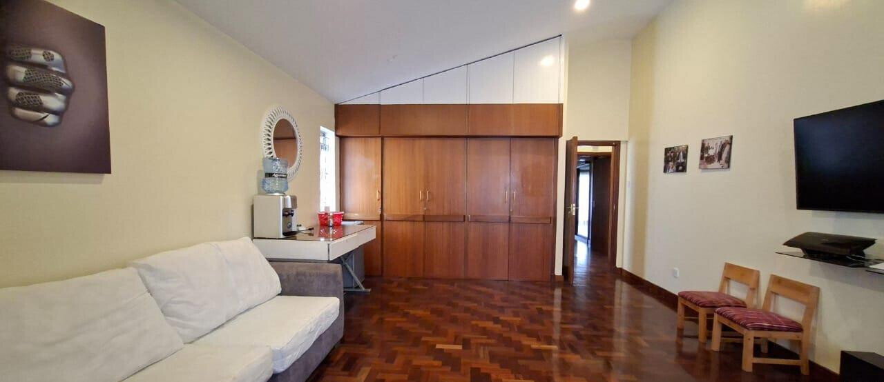 4BR Townhouse with Private Garden & DSQ - Westlands