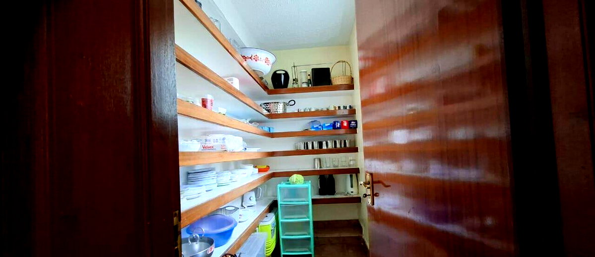 4BR Townhouse with Private Garden & DSQ - Westlands