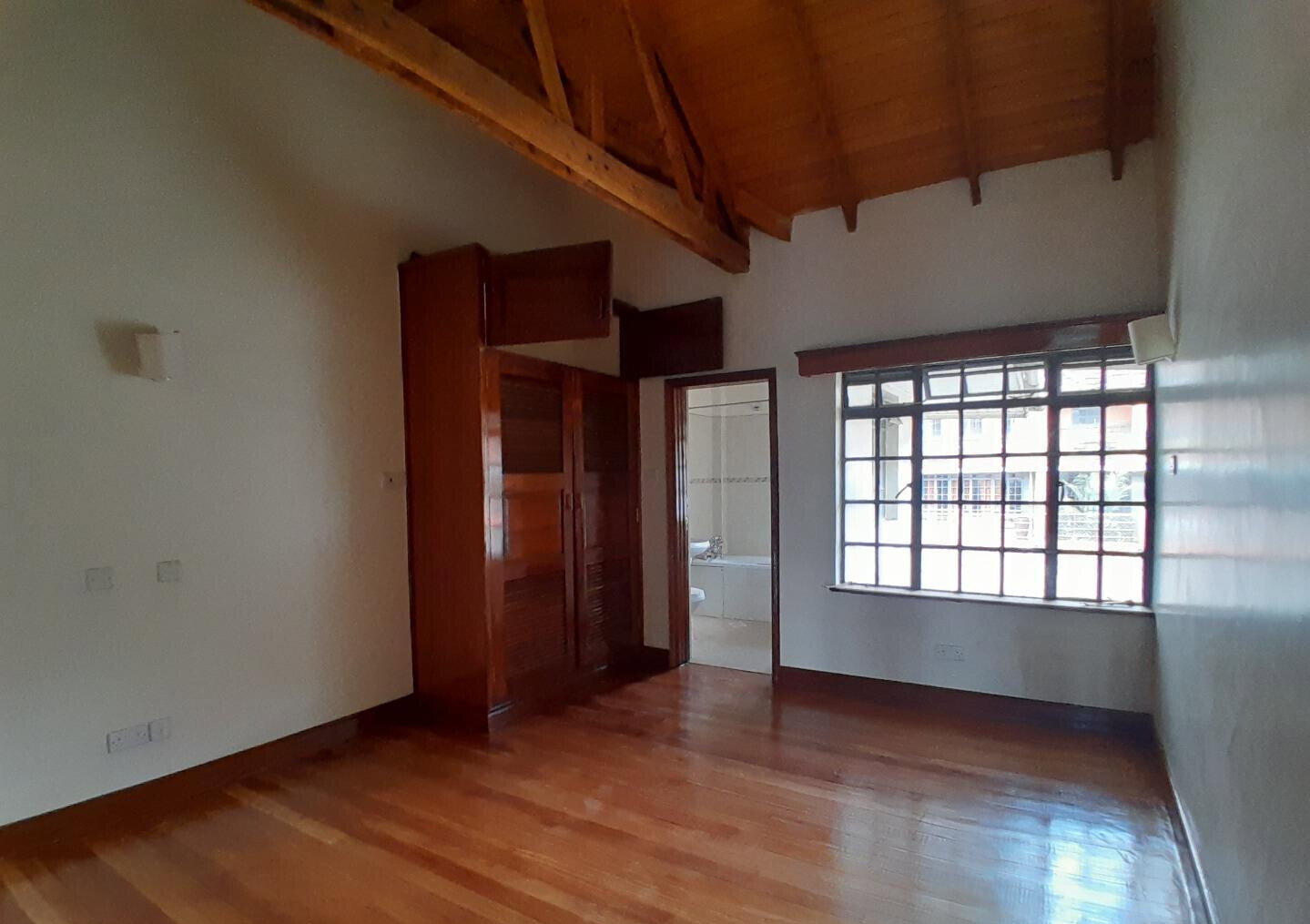 4-Bed Duplex with Pool & Gym Access - Lavington