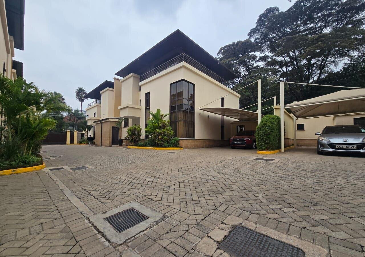 5BR All-Ensuite Townhouse with Private Garden & DSQ - Lavington