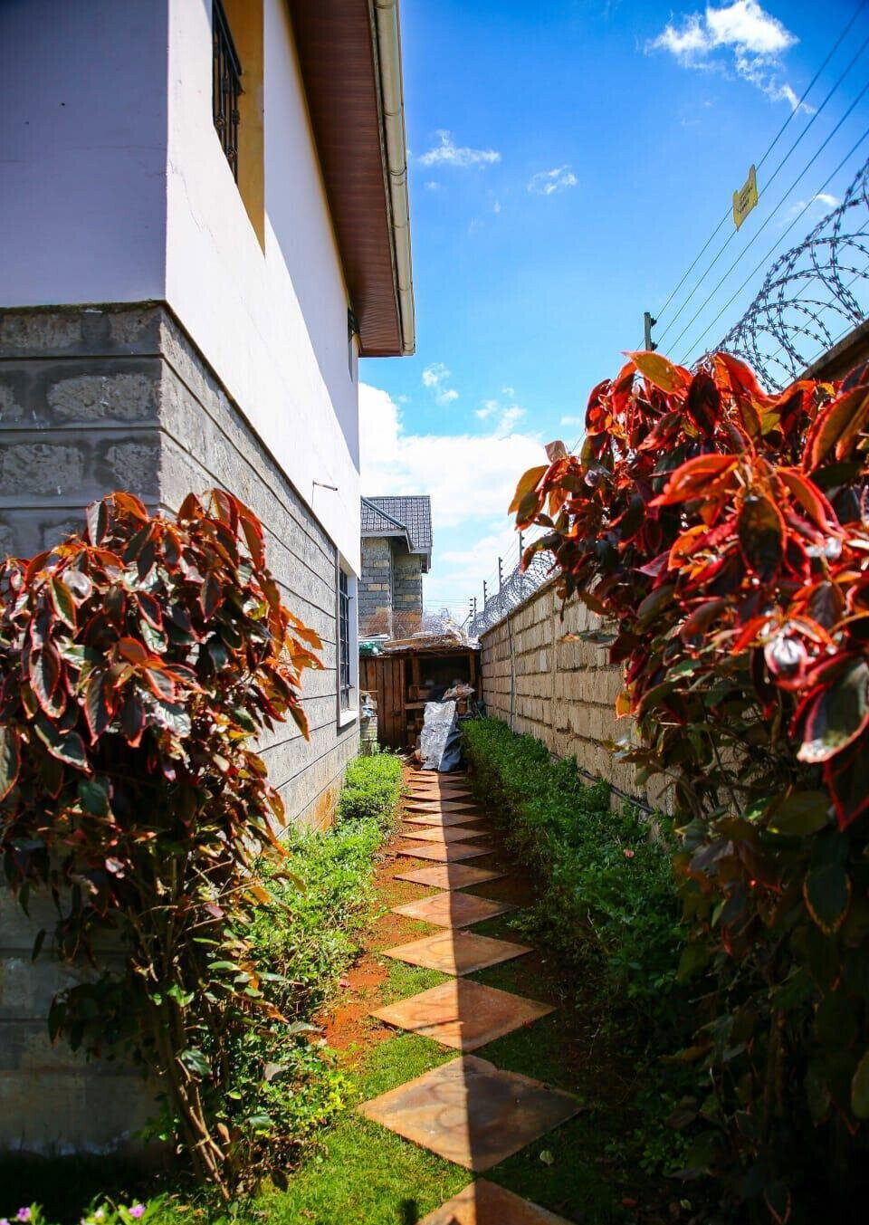 6 En-Suite Townhouse on 100x100 Plot - Syokimau