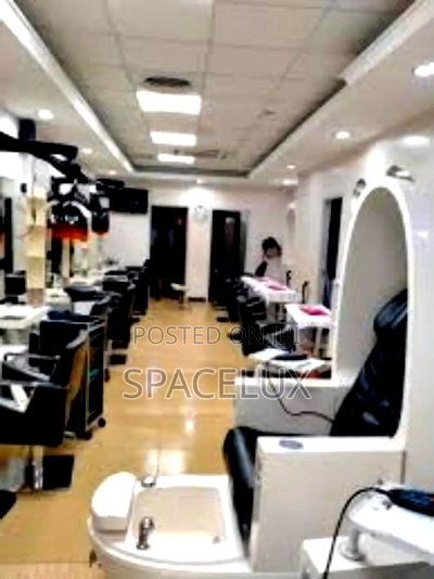 High End Spa Salon Space - Image 4
