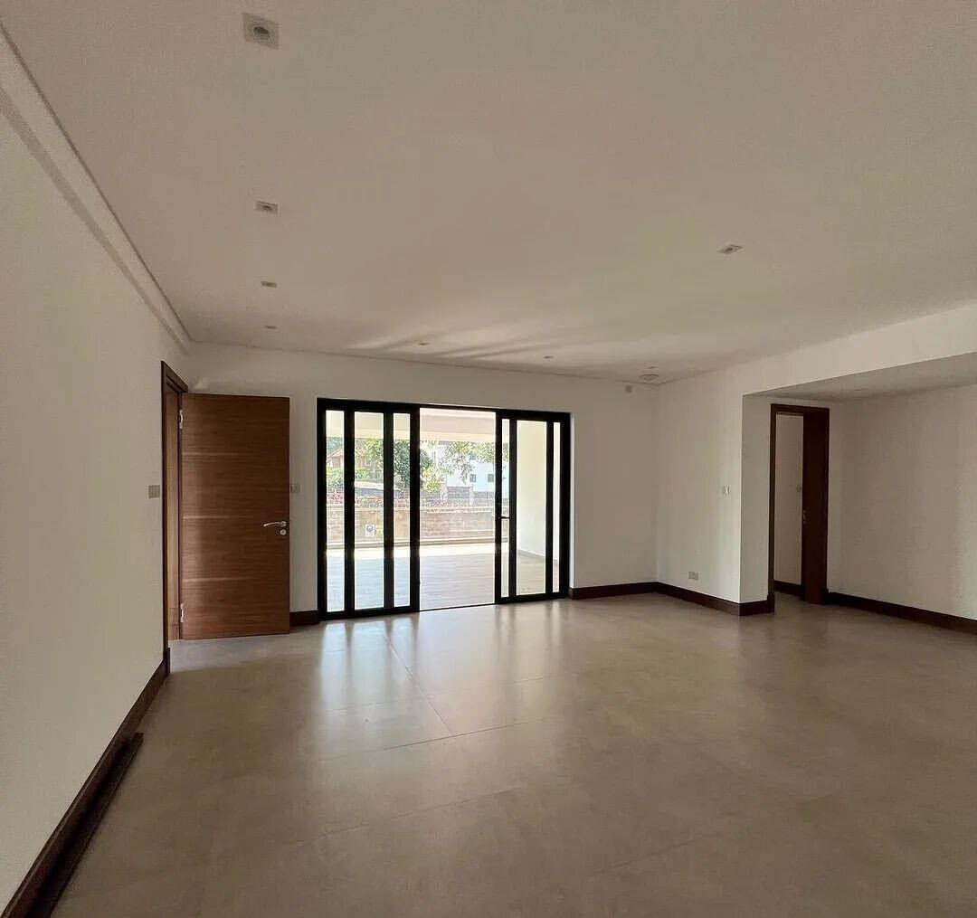 5 En-Suite Townhouse with Lift & Family Room - Kitisuru