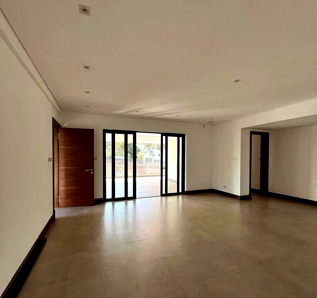 5 En-Suite Townhouse with Lift & Family Room - Kitisuru