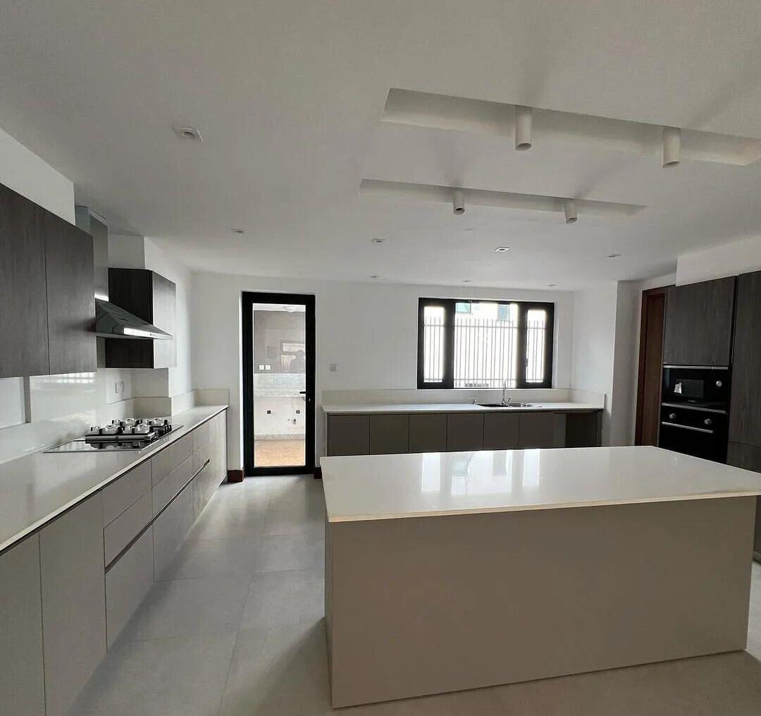 5 En-Suite Townhouse with Lift & Family Room - Kitisuru