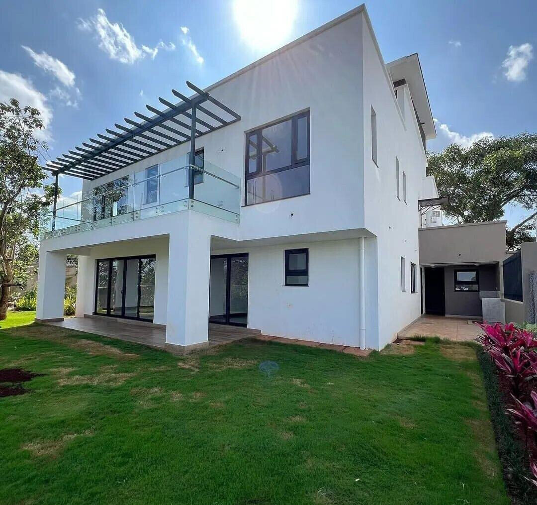 5 En-Suite Townhouse with Lift & Family Room - Kitisuru