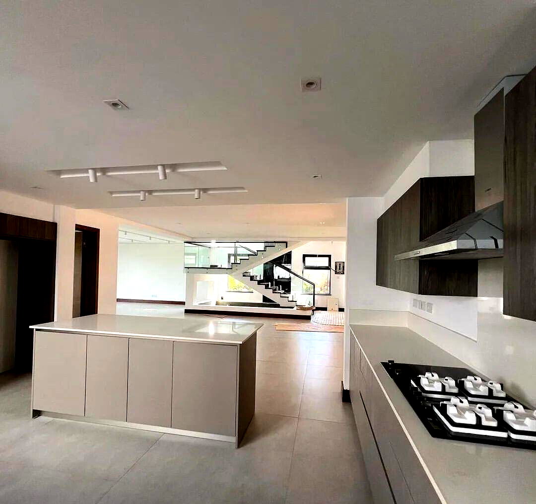 5 En-Suite Townhouse with Lift & Family Room - Kitisuru