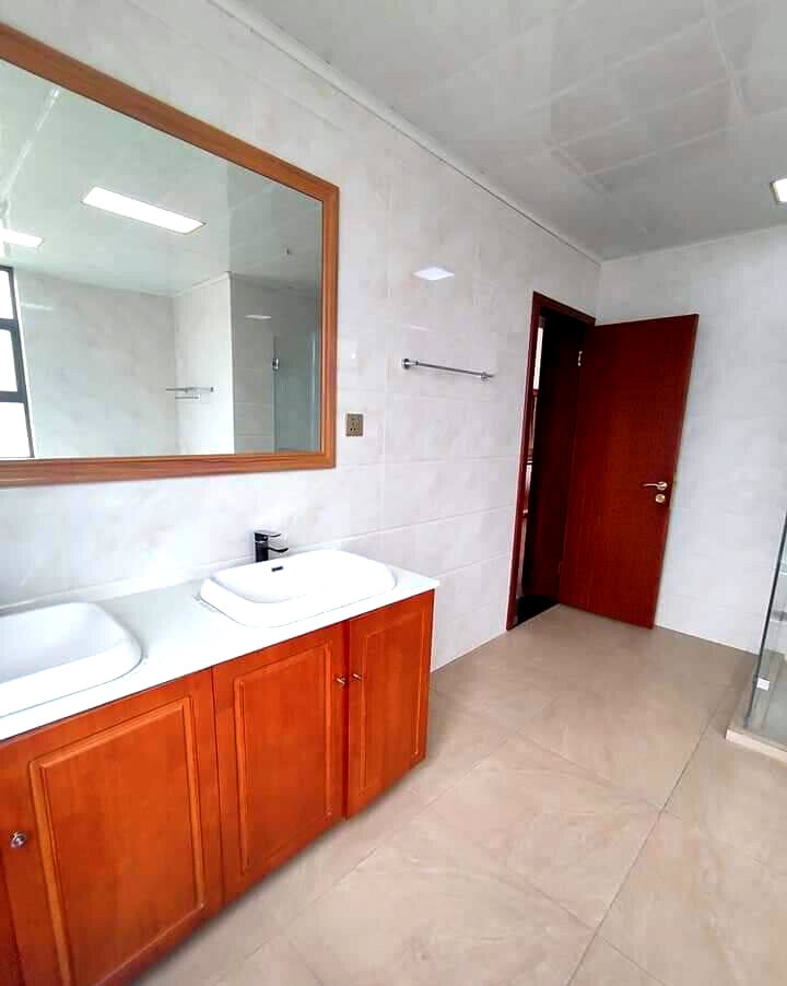 5-Ensuite Townhouse with All Bedrooms En Suite - Lavington