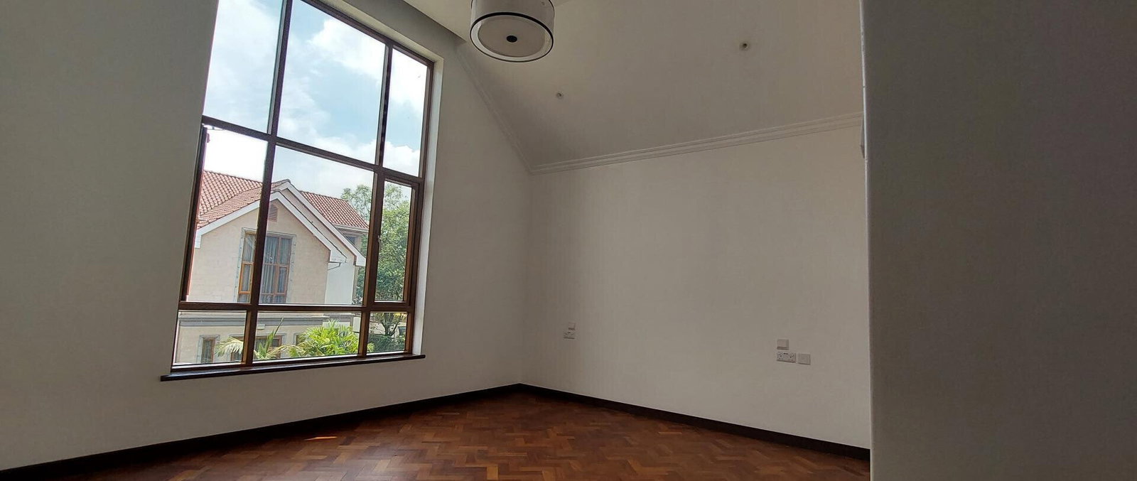 5-Ensuite Townhouse with Attic & DSQ - Lavington