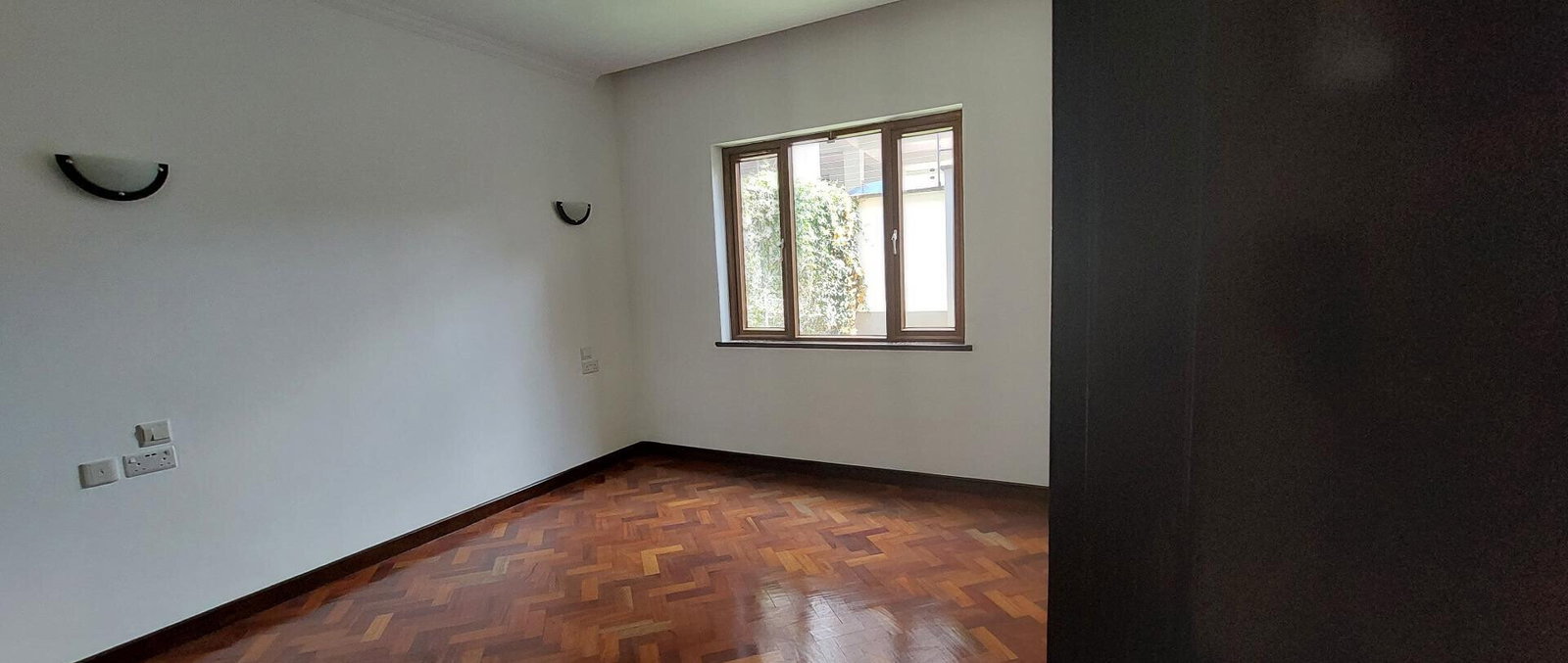 5-Ensuite Townhouse with Attic & DSQ - Lavington