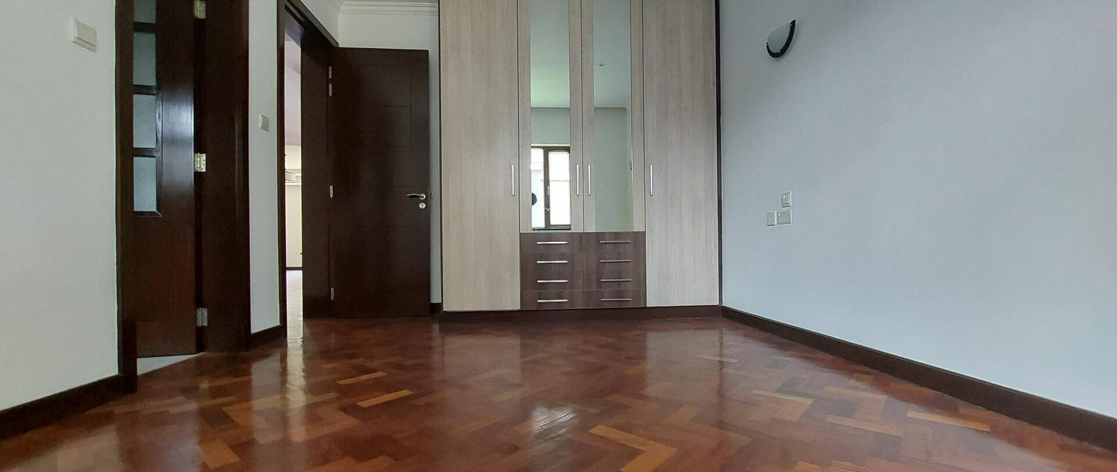 5-Ensuite Townhouse with Attic & DSQ - Lavington