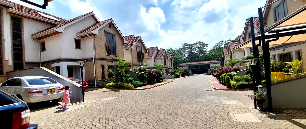 5-Ensuite Townhouse with Attic & DSQ - Lavington