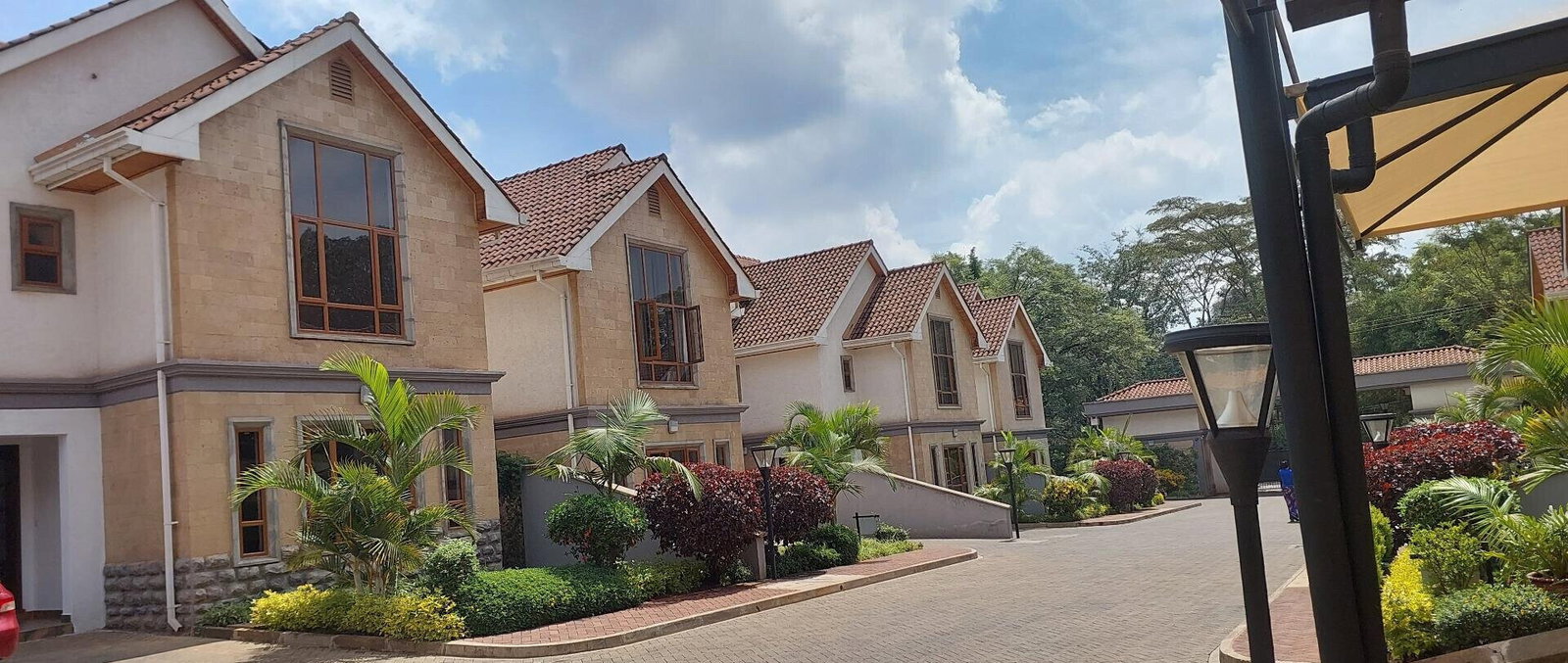 5-Ensuite Townhouse with Attic & DSQ - Lavington