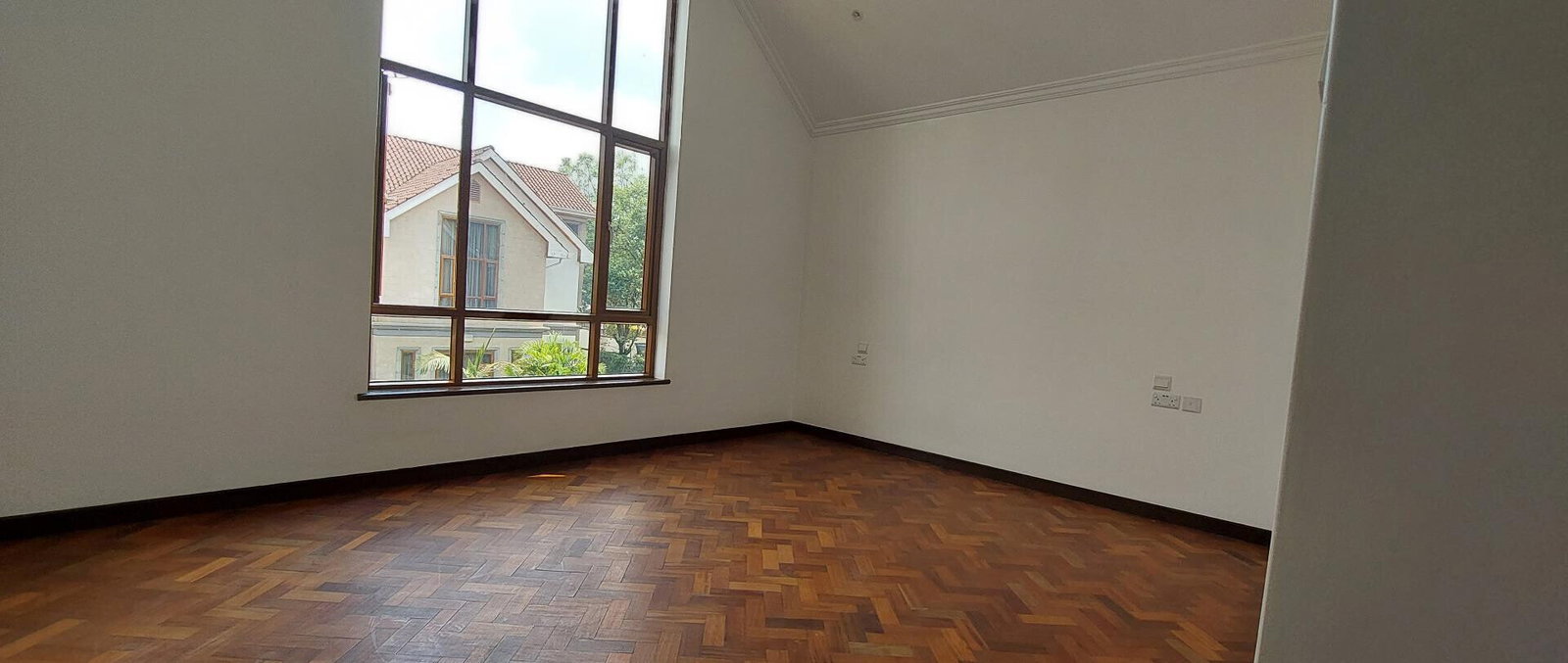 5-Ensuite Townhouse with Attic & DSQ - Lavington