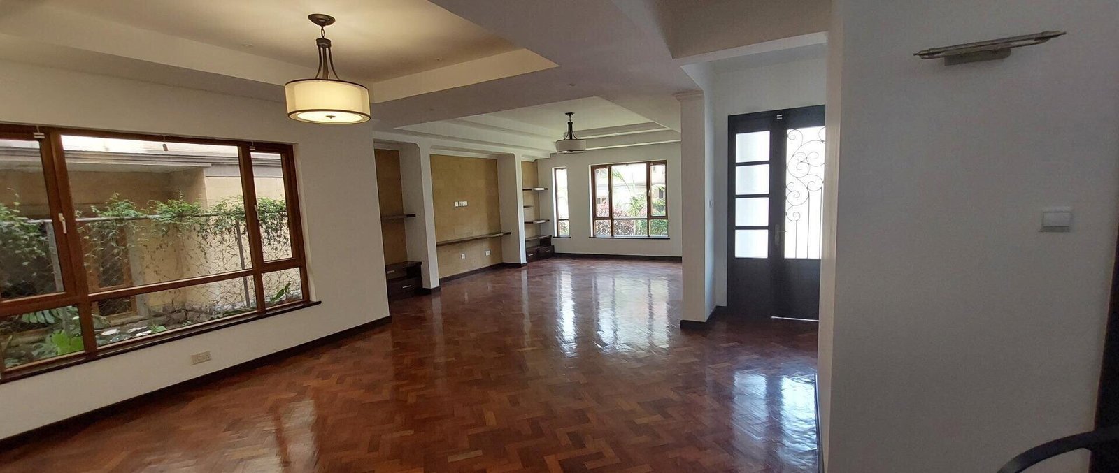 5-Ensuite Townhouse with Attic & DSQ - Lavington