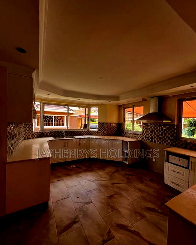 5bdrm House in Lavington for sale - Image 4